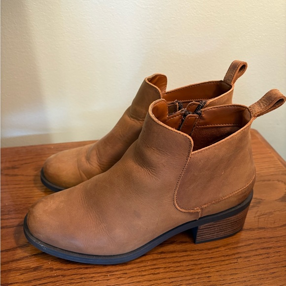 Clarks Shoes - Women’s Clark’s Boot